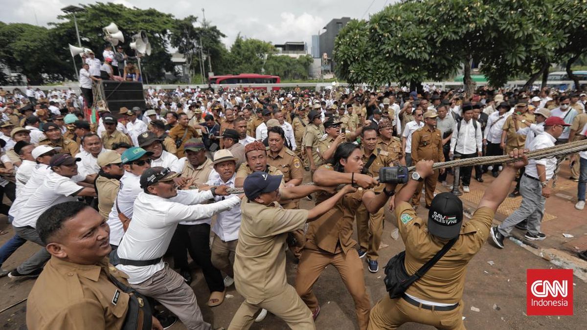 Lalu Lintas Sekitar Monas Dialihkan Akibat Aksi Demo Apdesi, Pengendara Diminta Waspada