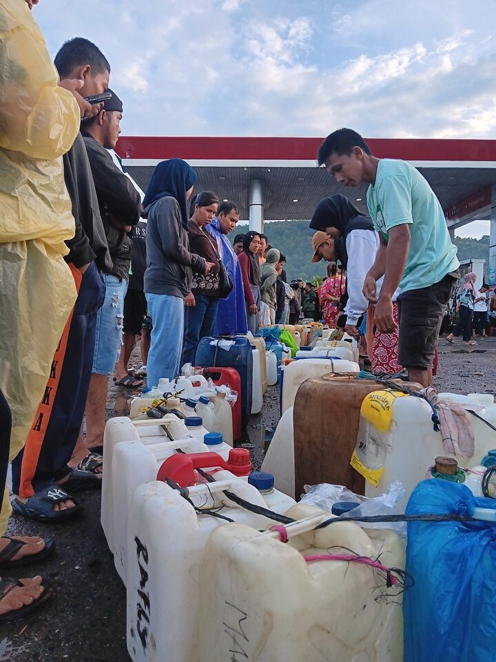 Langka Pasokan BBM, SPBU Didominasi Penjualan Jeriken Pandan di Beberapa Wilayah