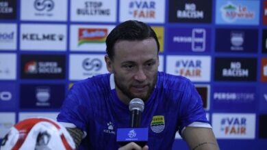 Marc Klok Siap Tampil Maksimal dalam Pertemuan Sengit Persib dan Persija, Lewatkan Persik
