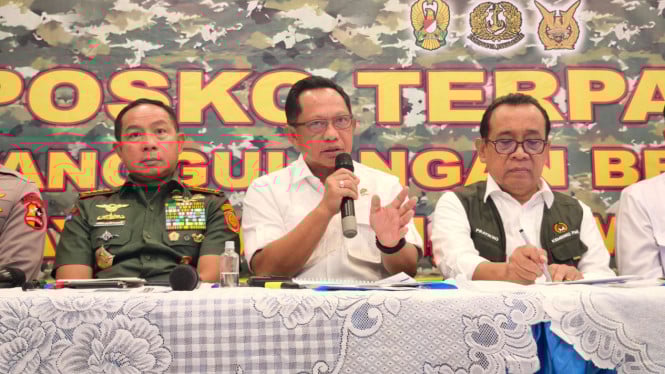 Mendagri Tegaskan Kepala Daerah di Sumatera Tetap Bekerja Meski Hadapi Bencana