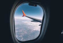 Mengapa Jendela Pesawat Harus Dibuka Saat Take Off dan Landing? Penjelasan Lengkap!