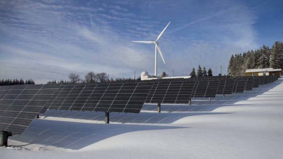 Mengapa Transisi Energi Terbarukan di Indonesia Masih Lambat? Faktor dan Tantangannya Dijelaskan