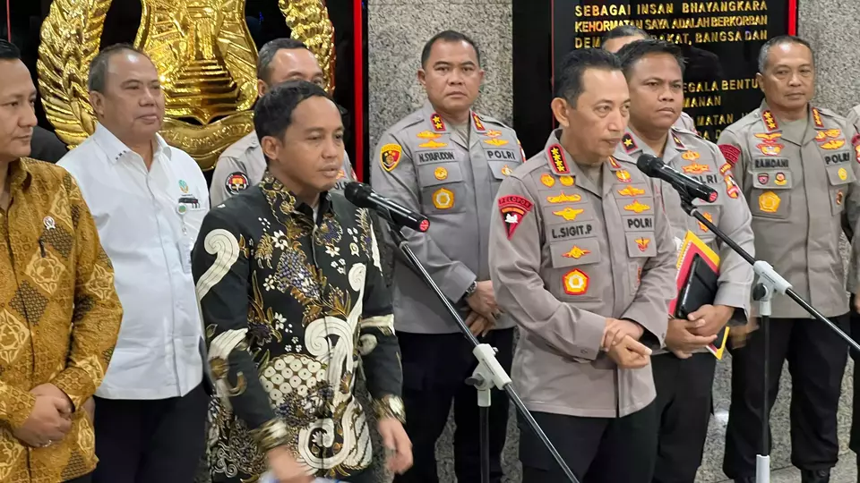 Menhut-Kapolri All Out Selidiki Asal Kayu Gelondongan Penyebab Banjir di Sumatera