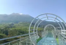 Menikmati Sensasi Berjalan di Jembatan Kaca Terpanjang Jawa Tengah, Kemuning Sky Hills