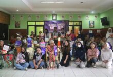 Meriahkan Natal dengan Membangun Kedekatan Emosional bersama Lansia di Panti Jompo