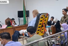 Meski Sakit, Haji Alim Tetap Hadiri Sidang Perdana di PN Palembang dengan Tegas