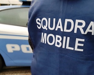 Motociclista Tertangkap Usai Menembak Jendela Barber di Via Paisiello