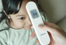 Omron MC-F300: Termometer Dahi Tanpa Kontak untuk Pantau Kesehatan Praktis dan Akurat