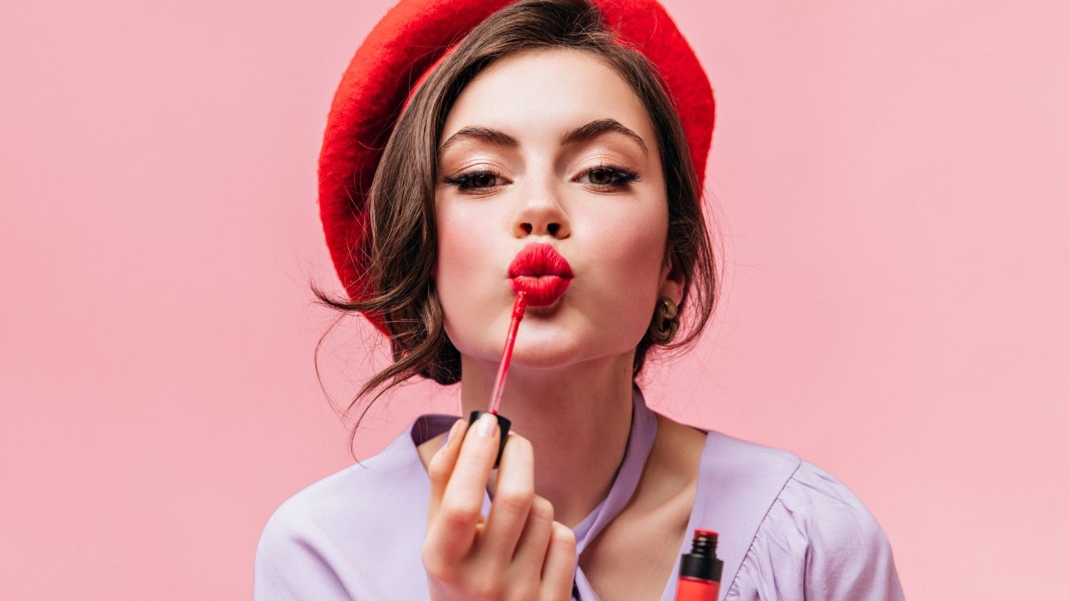 Panduan Memilih Warna Lipstik yang Pas untuk Tone Kulit demi Tampilan Wajah Lebih Segar