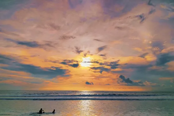 Pantai Batu Belig Kerobokan Bali: Pesona Tersembunyi dengan Keindahan Alami dan Tenang