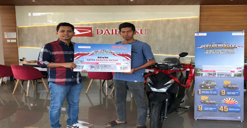 Pelanggan Daihatsu Batam Menangi Motor pada Undian Gebyar Merdeka 2025