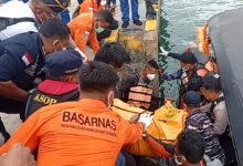 Penemuan Jenazah Korban KM Putri Sakina Terbawa Arus ke Pulau Serai