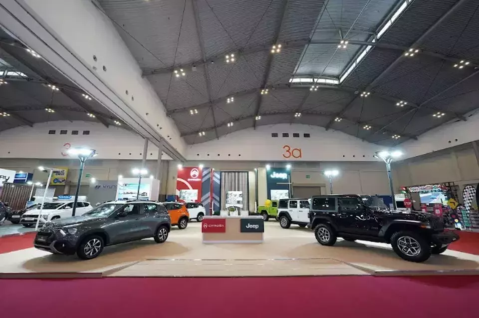 Penjualan Mobil Nasional November 2025 Naik Tipis, Capai 74.253 Unit Terjual