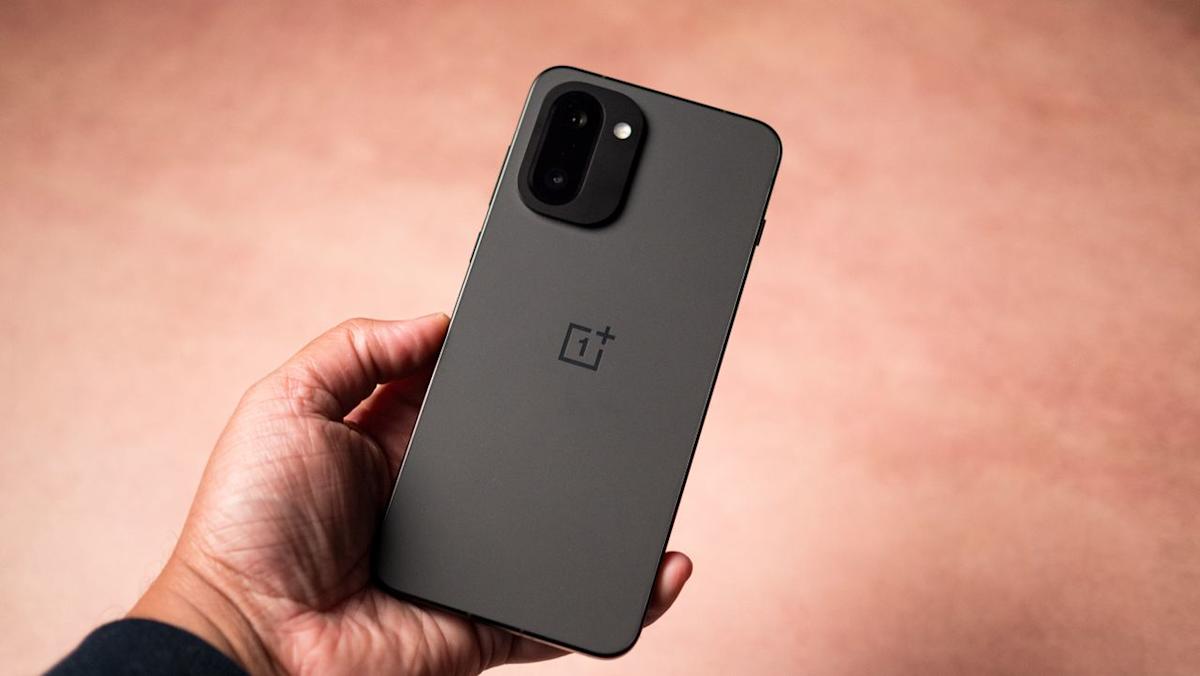 Perbandingan Smartphone Mid-Range: OnePlus 15R atau Google Pixel 9a, Mana Pilihan Terbaik?