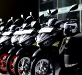 Perbedaan Honda Vario 125 Street dengan BeAT Street, Gunakan Model Setang Telanjang