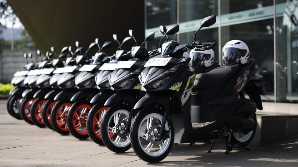 Perbedaan Honda Vario 125 Street dengan BeAT Street, Gunakan Model Setang Telanjang