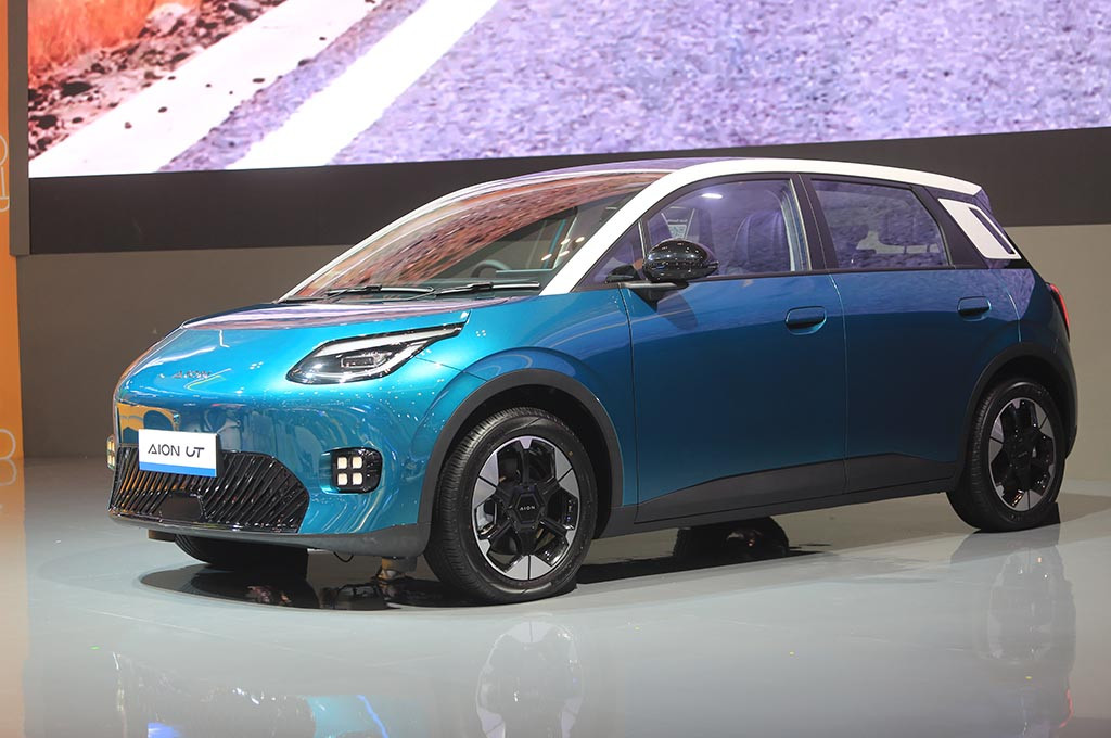 Pertimbangkan Mobil Listrik, Simak Rincian Harga dan Pilihan Kredit Aion UT di Sini!