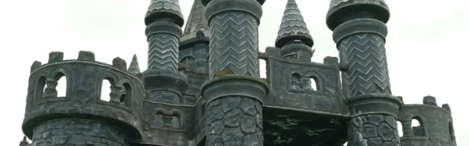 Pesona Lereng Merbabu: Destinasi Eksotis dengan Pemandangan Alam dan Kastil Menakjubkan