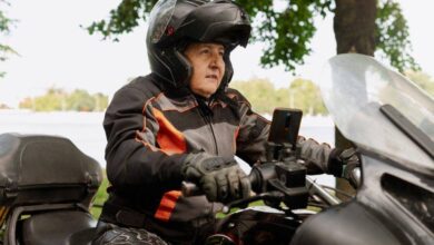 Pilihan Holder HP Motor Anti Air Terbaik, Jaga Ponsel Tetap Kering Saat Berkendara