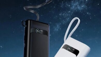 Power bank ThinkPlus Lenovo dengan output 190W, layar, dan kabel terintegrasi mulai 300 ribuan