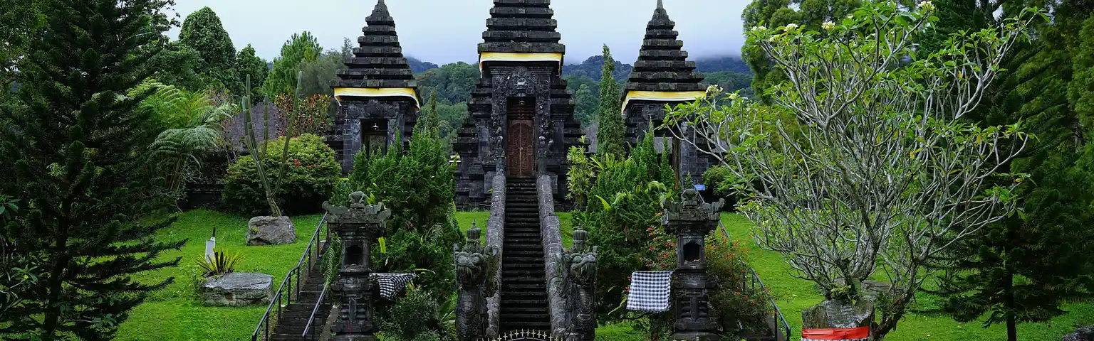 Pura Parahyangan Agung Jagatkarta: Sejarah, Daya Tarik, dan Tips Berkunjung Lengkap
