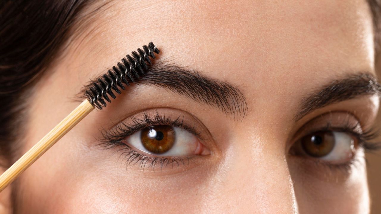 Rahasia Alis Simetris dan Natural: Teknik Mudah Membentuk Alis Seimbang Memikat