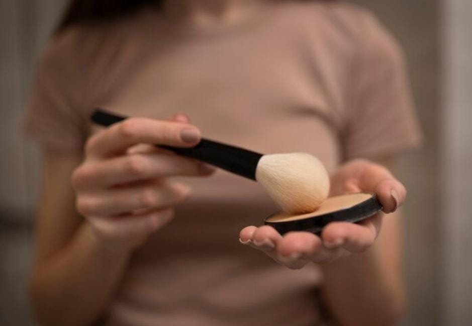 Rahasia Makeup Awet Tanpa Retouch: Bedak Waterproof yang Cegah Luntur Sepanjang Hari