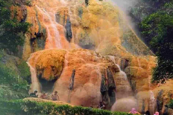 Rahasia Pancuran 7 Baturaden: Sensasi Relaksasi Mirip Onsen Jepang dan Cerita Mitos Unik