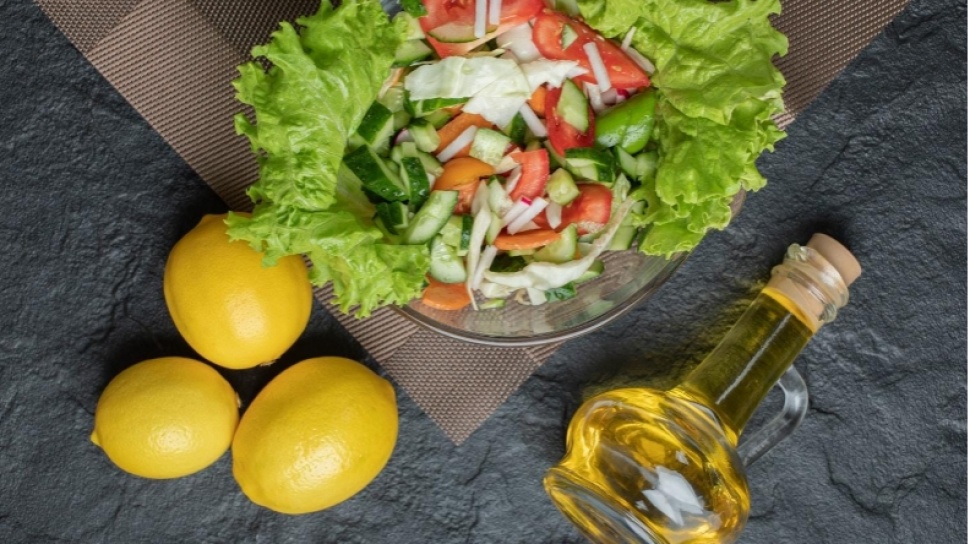 Rahasia Salad Lezat: 3 Rekomendasi Minyak Zaitun Terbaik yang Wajib Dicoba!