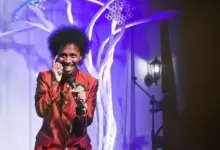 Raim Laode Banjir Pujian Setelah Hentikan Lagu Saat Azan Magrib Berkumandang