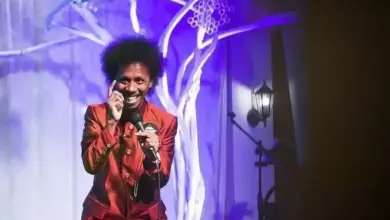 Raim Laode Banjir Pujian Setelah Hentikan Lagu Saat Azan Magrib Berkumandang