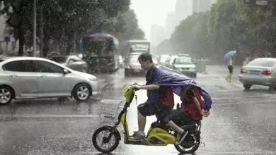 Risiko Penggunaan Sepeda Listrik di Jalan Raya Dibanding Motor Listrik: Fakta dan Analisis