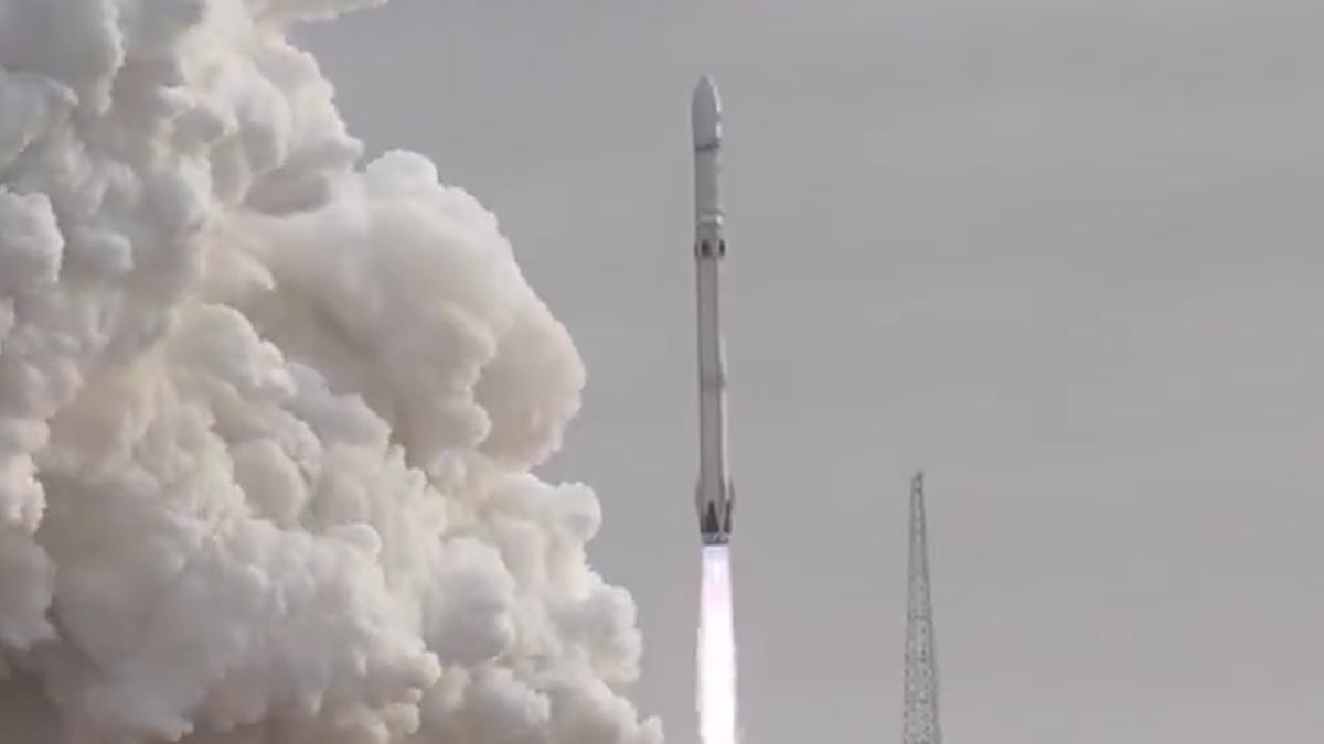 Roket Peluncur Serbaguna Tembus Orbit, Namun Sistem Pemulihan Booster Gagal Total