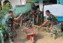 TNI Turun Tangan Bersihkan Lumpur Akibat Banjir, Akses Maninjau ke Lubuk Basung Kembali Lancar