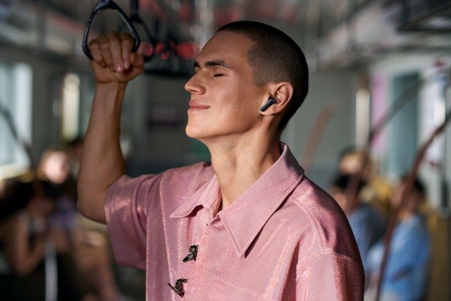 TWS dengan AI Call Noise Cancellation: Inovasi Earphone Bebas Bising untuk Panggilan Jernih