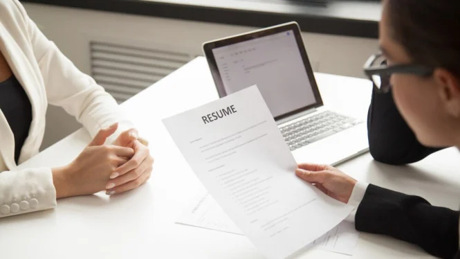 Tren 10-10-10 Viral di LinkedIn: Cara Profesional Muda Ambil Keputusan Karier Tepat