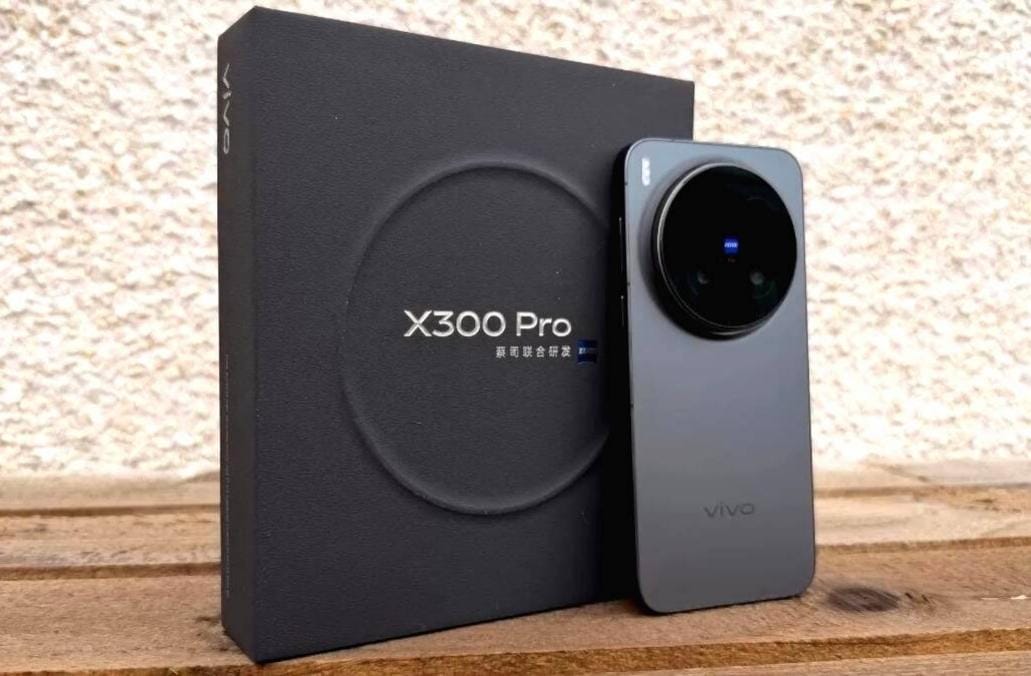 Ungkap Keunggulan Vivo X300 Pro: Desain Mewah dan Perlindungan Tahan Air IP68