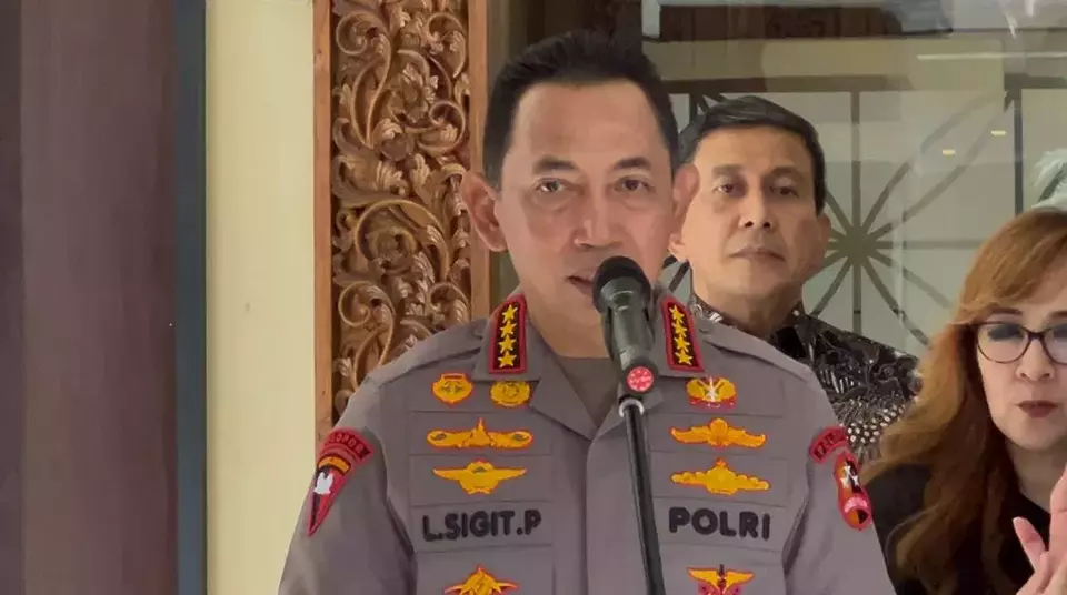 Viral Bantuan Berserakan, Kapolri Evaluasi Airdrop untuk Korban Bencana secara Efektif