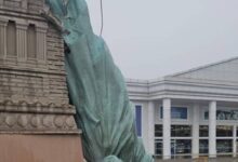 Viral Patung Liberty Roboh Dihajar Badai, Faktanya Ternyata Cuma Ilusi Visual