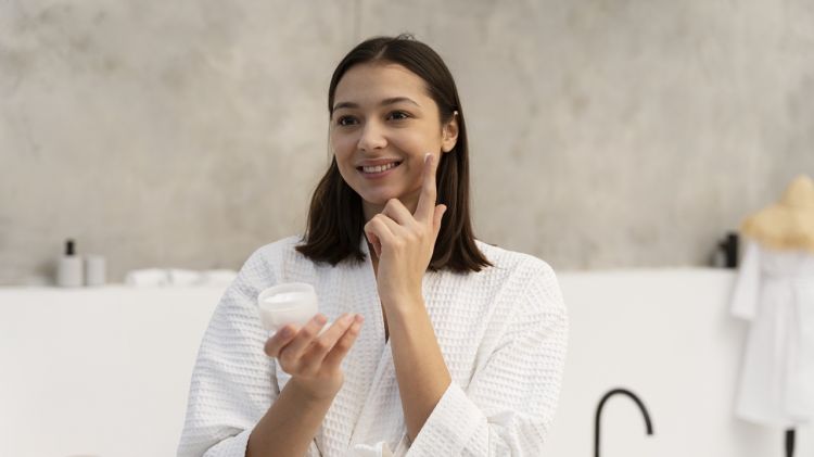 Wanita Usia 40 Tahun, Ini 11 Skincare Lokal di Bawah Rp150 Ribu untuk Atasi Flek Hitam