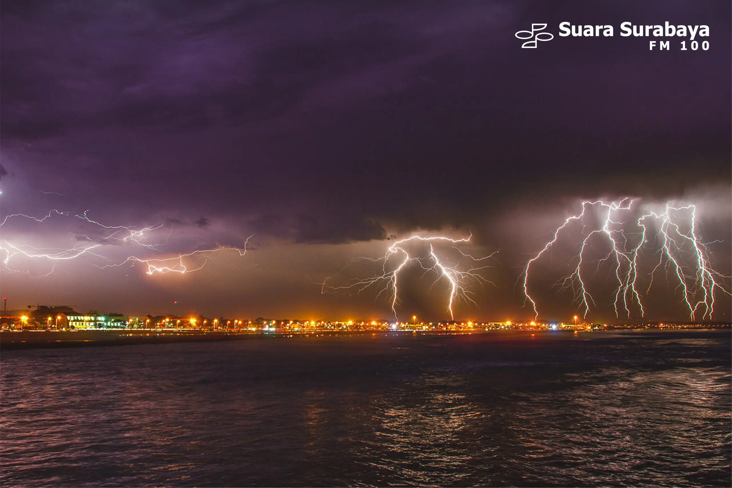 Waspada Hujan Petir di Jawa Timur, BMKG Prediksi Cuaca Ekstrem Hingga Malam Hari