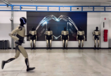 XPeng Perkenalkan Robot Humanoid Canggih, Tesla Tampilkan Robot Berlari di Laboratorium