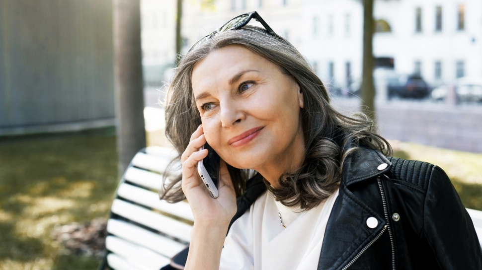 10 Makanan Anti-Aging Terbaik untuk Kulit Cerah & Sehat di Usia 40-an ke Atas