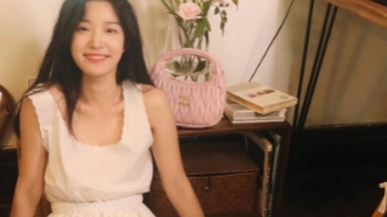 4 Inspirasi Daily Outfit ala Lu Yu Xiao untuk Tampilan Manis dan Sopan yang Kekinian