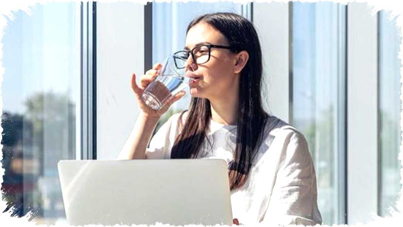 5 Alasan Penting Minum Segelas Air Putih Saat Bangun Tidur untuk Kesehatan Optimal 5 Alasan Penting Minum Segelas Air Putih Saat Bangun Tidur untuk Kesehatan Optimal