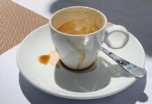 5 Cara Ampuh Menghilangkan Noda Teh dan Kopi di Cangkir dengan Mudah dan Cepat