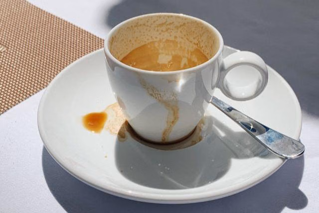 5 Cara Ampuh Menghilangkan Noda Teh dan Kopi di Cangkir dengan Mudah dan Cepat