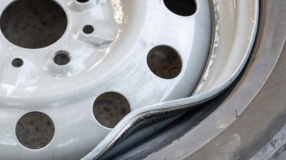 5 Kesalahan Kecil yang Bisa Merusak Velg Mobil Anda, Waspadai Sebelum Terlambat!