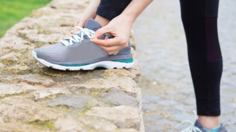 5 Rekomendasi Sepatu Jalan Paling Nyaman, Anti Pegal & Nyeri untuk 10.000 Langkah Sehari