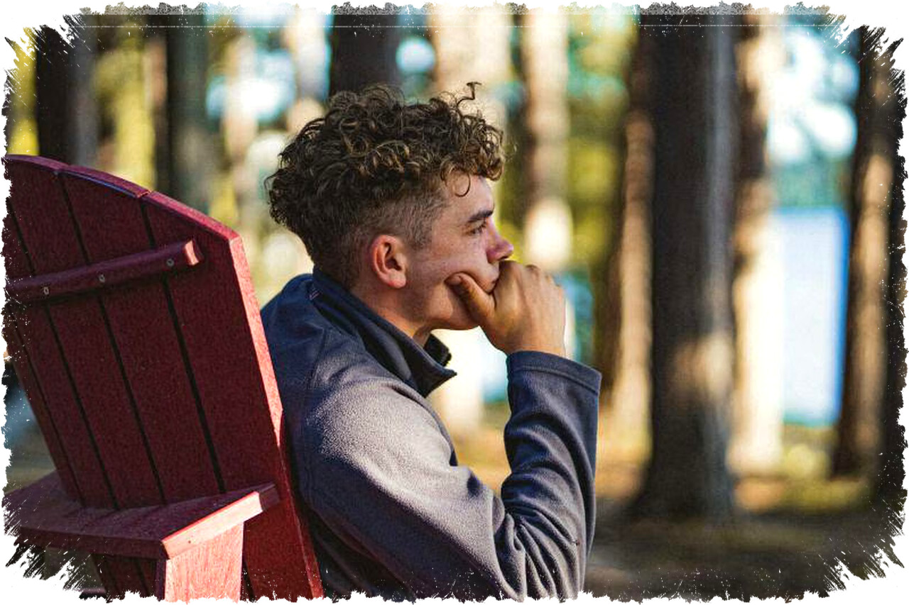 5 Zodiak Terlihat Santai tapi Sebenarnya Memendam Tekanan dan Luka Mendalam